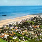 Vila Lumineuse En Front De - Gold Asnelles