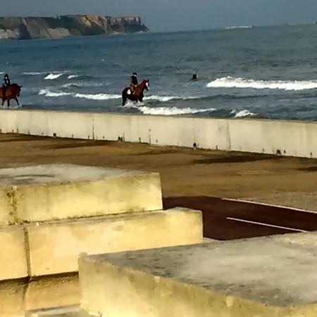 5 Personnes En Front De Mer, Grand Jardin - Gold Beach, Patrimoine Mondial Unesco Asnelles