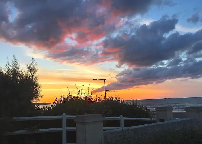 Villa Lumineuse En Front De - Gold *